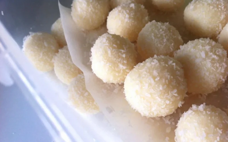 Gâteaux à la noix de coco et pommes de terre 