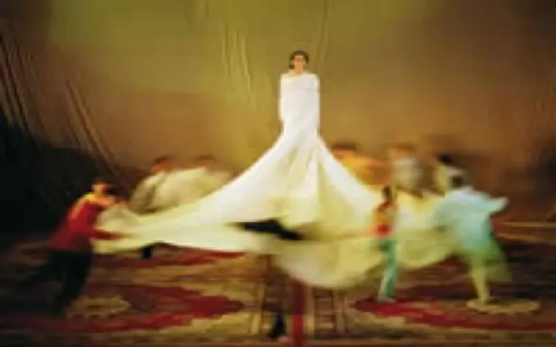 Taoub, un cirque marocain entre acrobatie, arts visuels et musiqueà la Villette