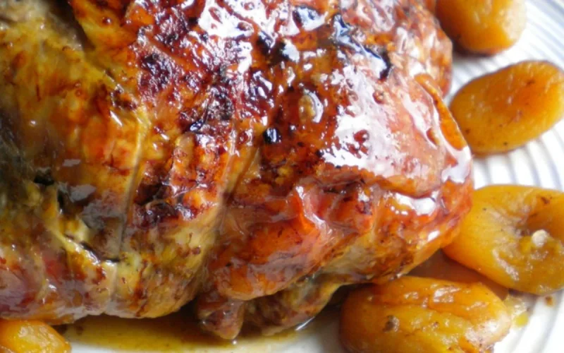 Tajine de poulet aux abricots farcis à la pâte d'amande