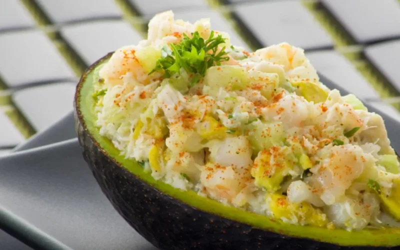 Avocats farcis au poisson