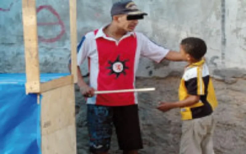 Violence : Les femmes et les enfants d'abord