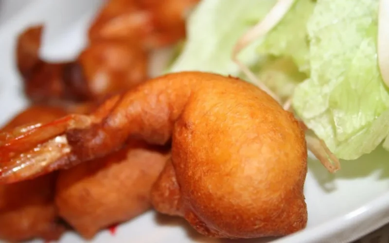 Beignets de crevettes à la sauce poivrons