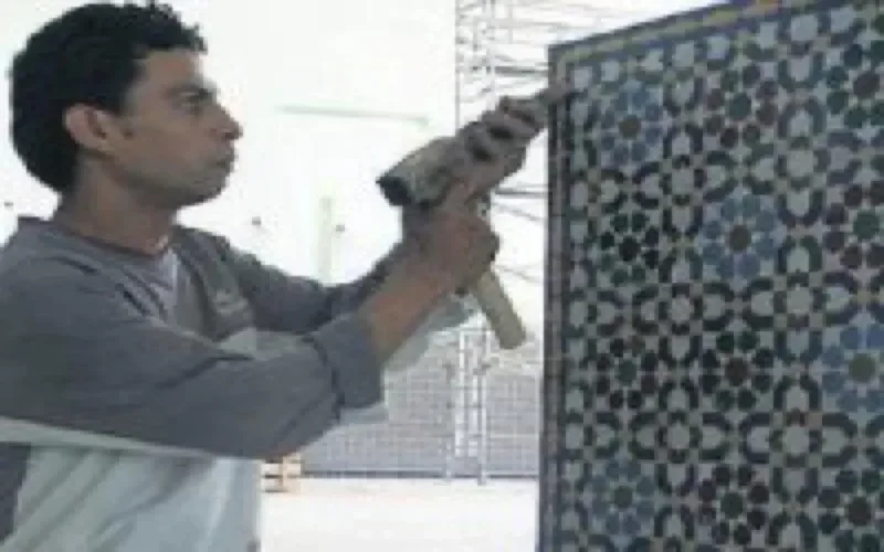 Des céramistes marocains décorent la mosquée de Créteil