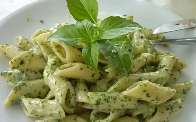 Salade de pâtes au basilic 