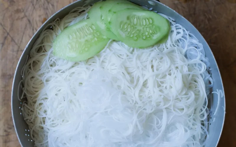 Salade de vermicelles au concombre 