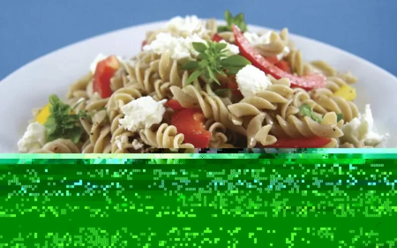 Salade de pâtes aux poivrons et basilic 