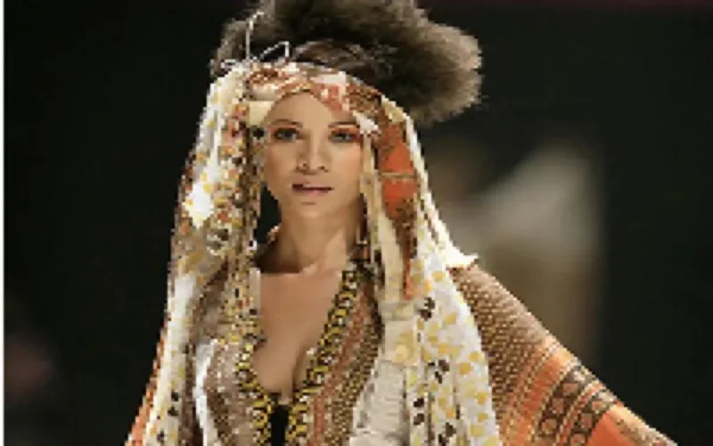 "Sortir du caftan", le défi de stylistes marocains