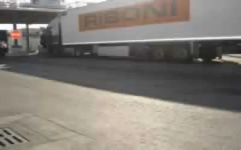 Cinq clandestins mineurs retrouvés cachés sous un camion en Espagne