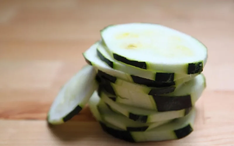 Salade de courgettes aux noisettes 