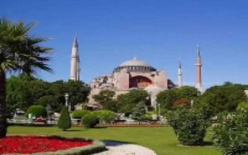 Le roi du Maroc condamne les attentats à Istanbul