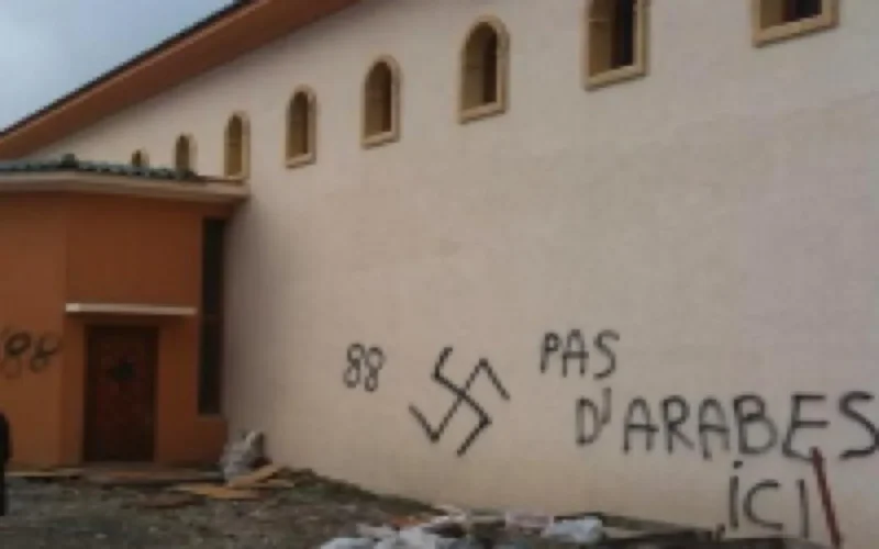 Des lycéens arrêtés pour la profanation de la mosquée de Saint Etienne