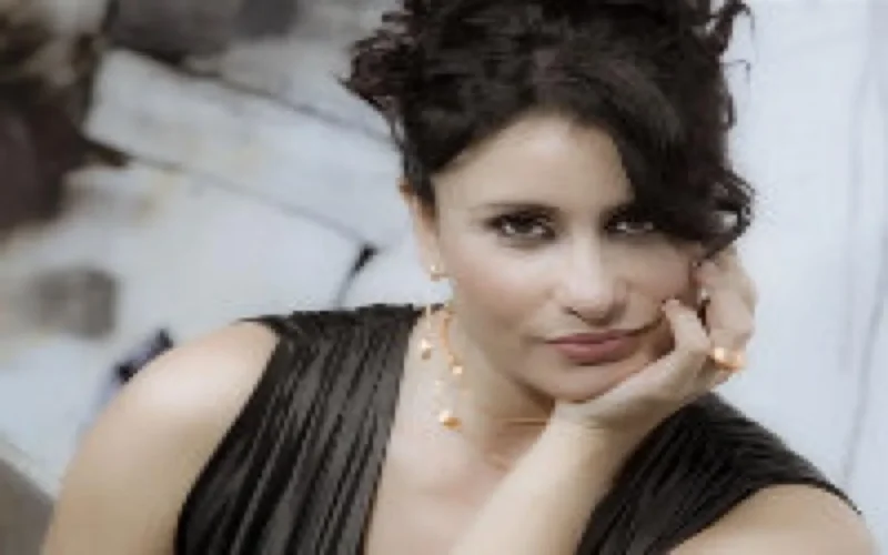 Asmaa Khamlichi dans "Affaires étrangères"