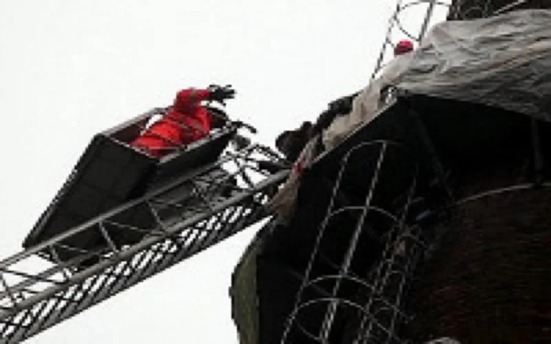 Milan : un Marocain fait grève un mois sur une tour