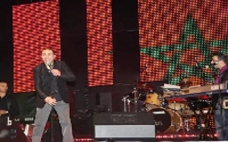 Faudel refuse le drapeau marocain lors d'un concert à Laâyoune