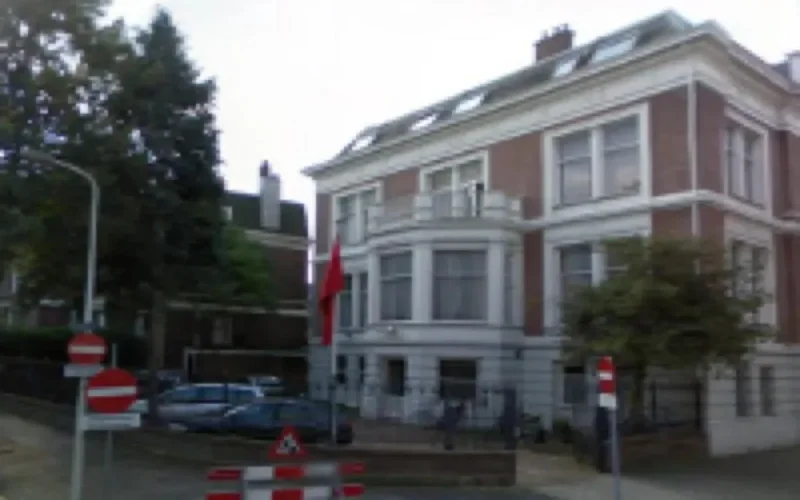 Quatre employés marocains de l'ambassade menacent de s'immoler par le feu aux Pays Bas