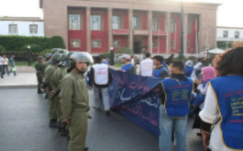 Le gouvernement embauche finalement 4000 diplômés chômeurs