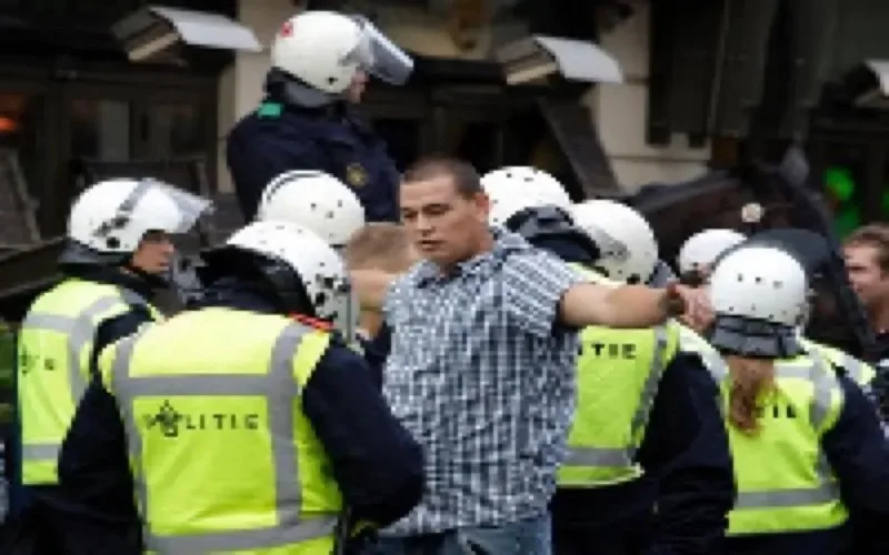 Amsterdam : incidents après la défaite du Maroc face à l'Algérie