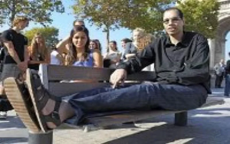 Brahim Takioullah au Guinness des records pour ses pieds