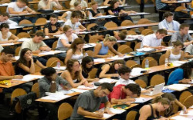 La France s'attaque aux étudiants étrangers