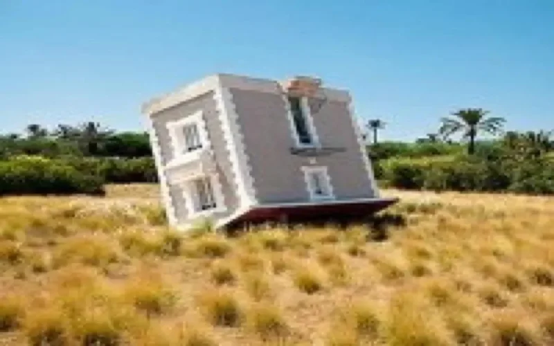 Insolite : une maison "tombée du ciel" à Marrakech