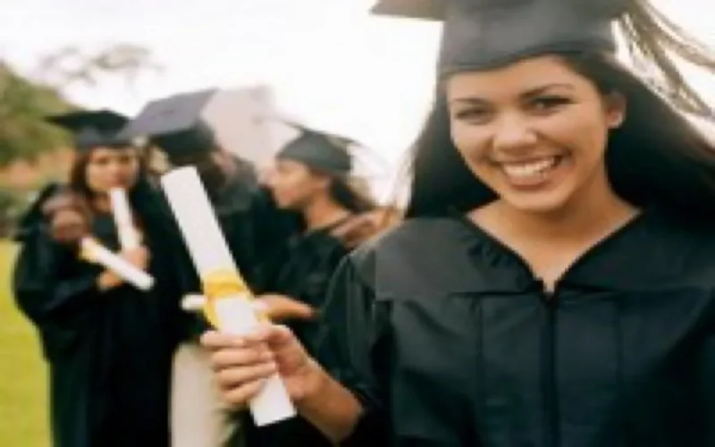 Les Marocains en tête des "très diplômés" en France 