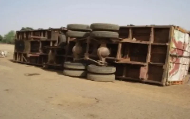 Six morts dans le renversement d'un camion à Kénitra