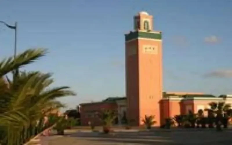 Une école française sur la terre des Habous à Laâyoune