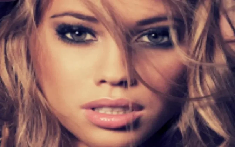 Kenza Zouiten, mannequin maroco-suédoise