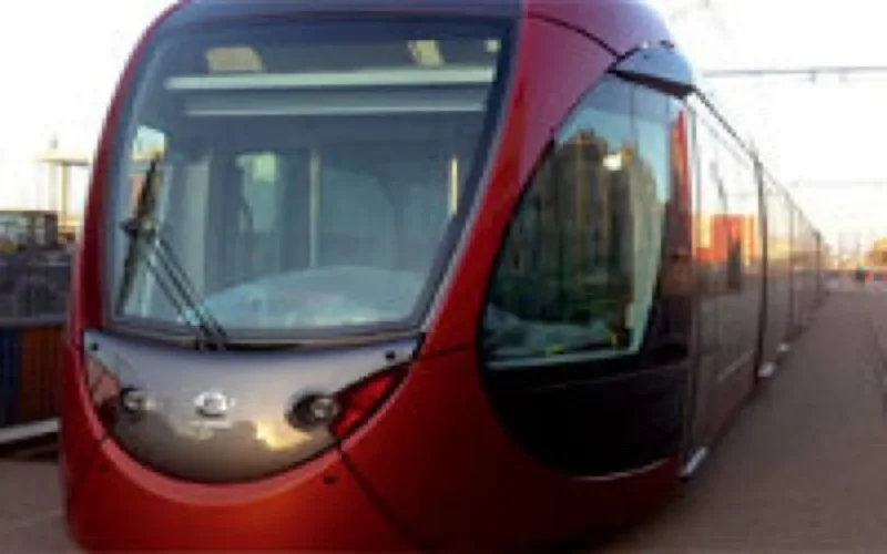 Insolite : le tramway de Casablanca bloqué par des vaches