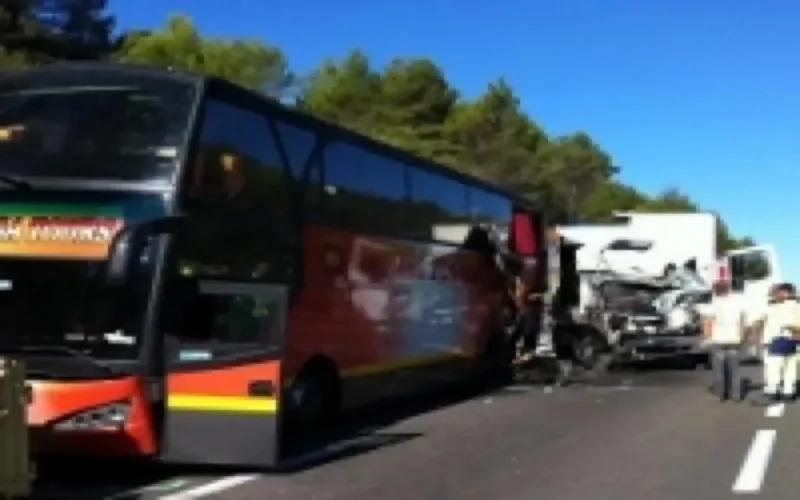 Un bus en provenance du Maroc percuté par un poids lourd en France