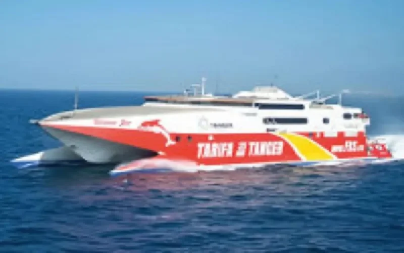Un bateau faisant la liaison Tanger-Tarifa contraint de s'arrêter en pleine mer