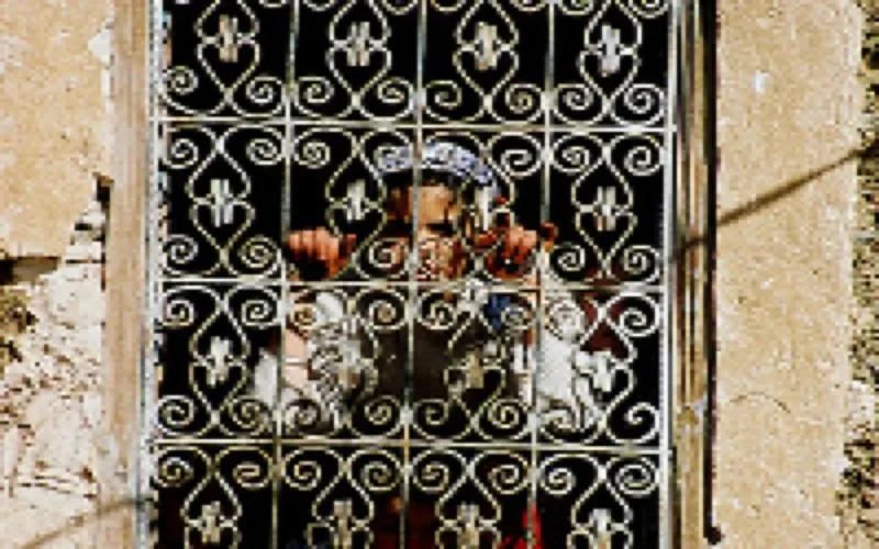 Un homme séquestre sa famille pendant 16 ans à Fès