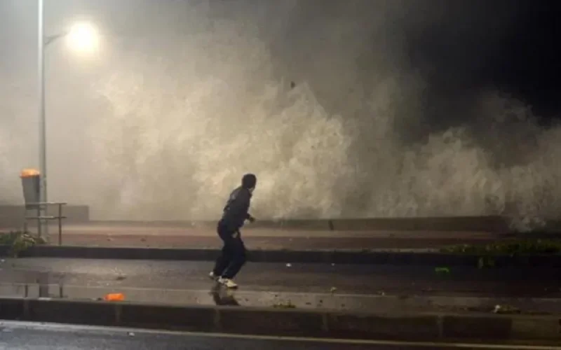Des vagues de 7 mètres font d'importants dégâts à Casablanca et Safi