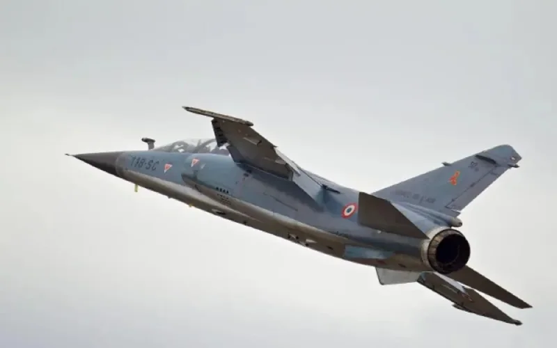 La France offre trois avions de combat "Mirage F1B" au Maroc