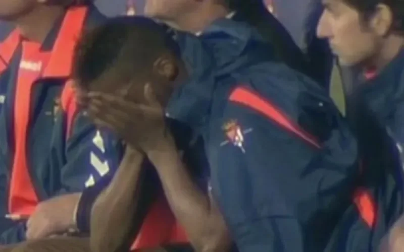 Football : Zakarya Bergdich en larmes après un match catastrophique