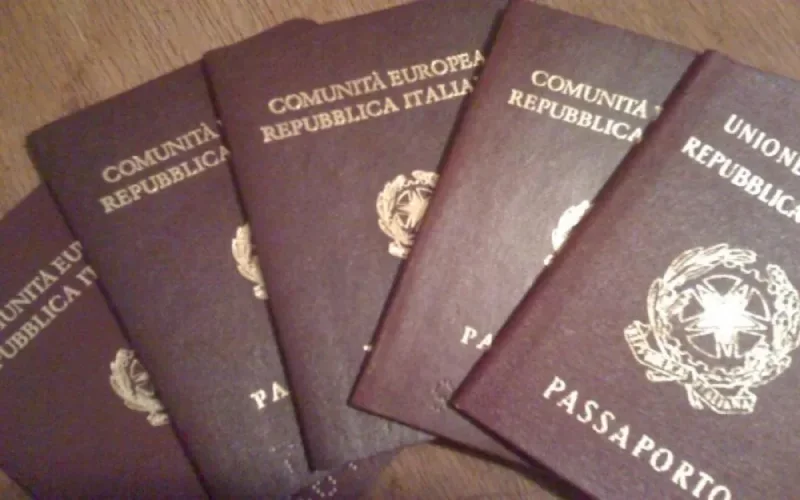 Italie : un clandestin marocain porte plainte contre un escroc qui lui avait promis des papiers