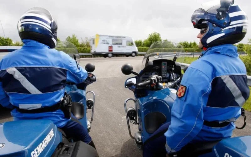 Un Marocain abandonne sa famille sur l'autoroute, fonce et endommage 9 véhicules