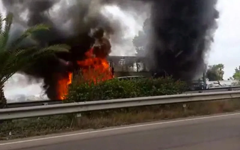 Un car prend feu sur l'autoroute entre Casablanca et Berrechid