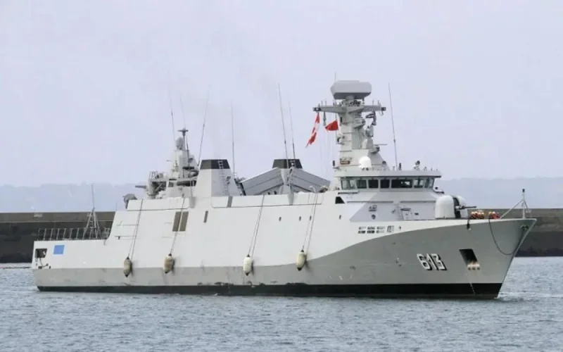 Photos : une frégate marocaine en entretien à Brest