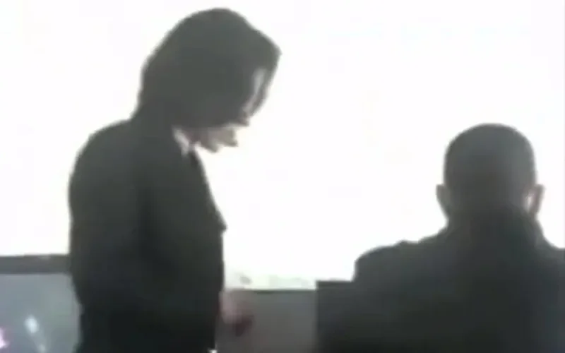 Vidéo : flot d'insultes d'une professeur envers son élève