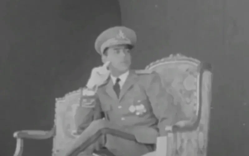 Vidéo : le Roi Hassan II lors d'un défilé militaire