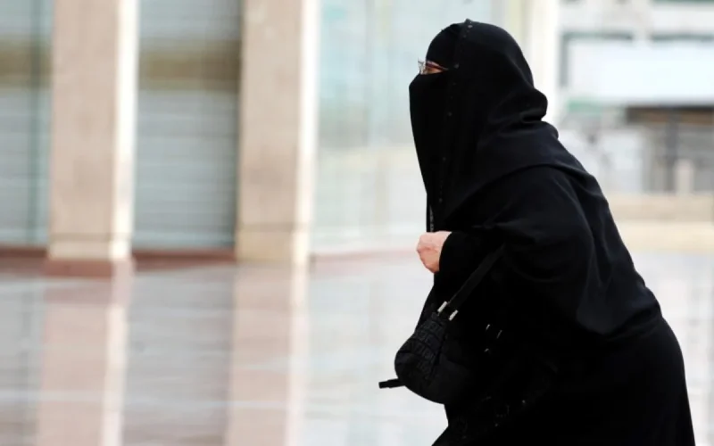 Rumeur : la femme en niqab qui attaque au couteau