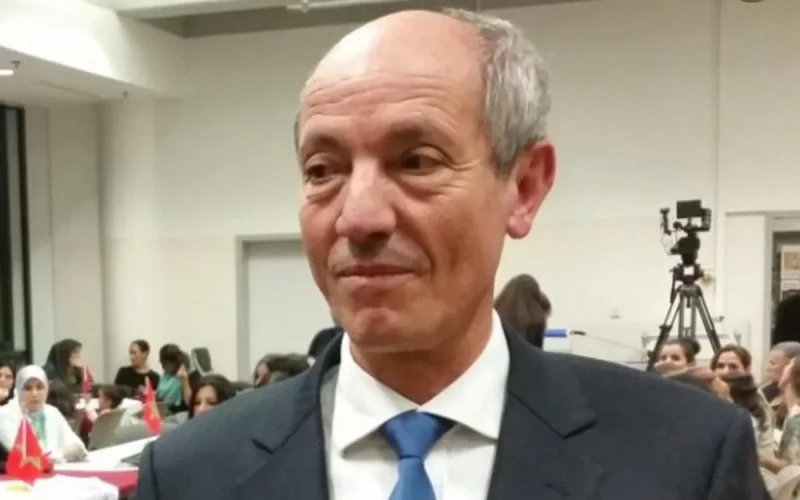 Insolite : un ministre marocain fuit un hôtel en sous-vêtements à Paris