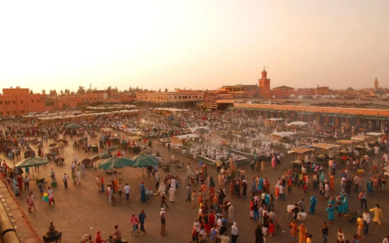 La place Jamaâ El Fna de Marrakech en 1974 (vidéo)