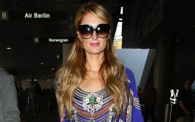 Photos : Paris Hilton en caftan marocain
