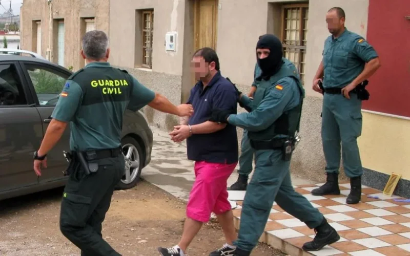Espagne : arrestations pour des tags racistes sur la maison d'une famille marocaine