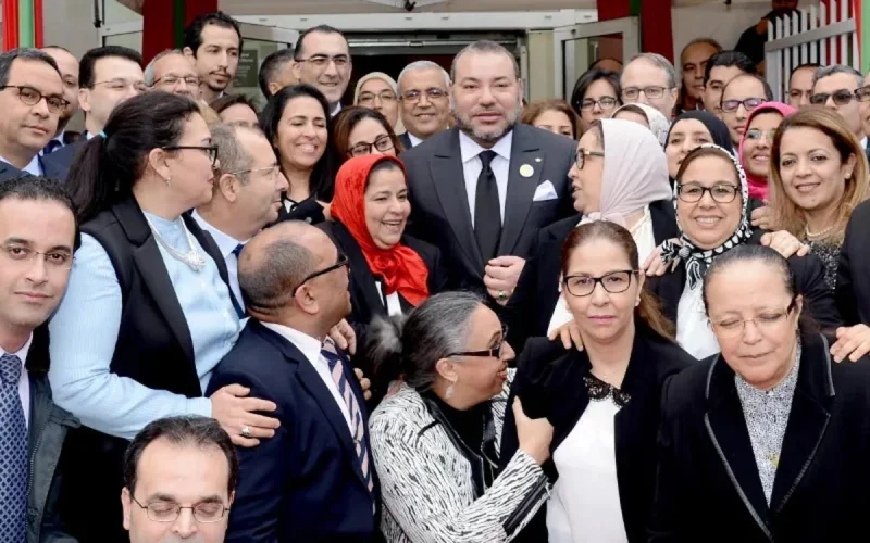 Photos et vidéo : Mohammed VI au consulat d'Orly