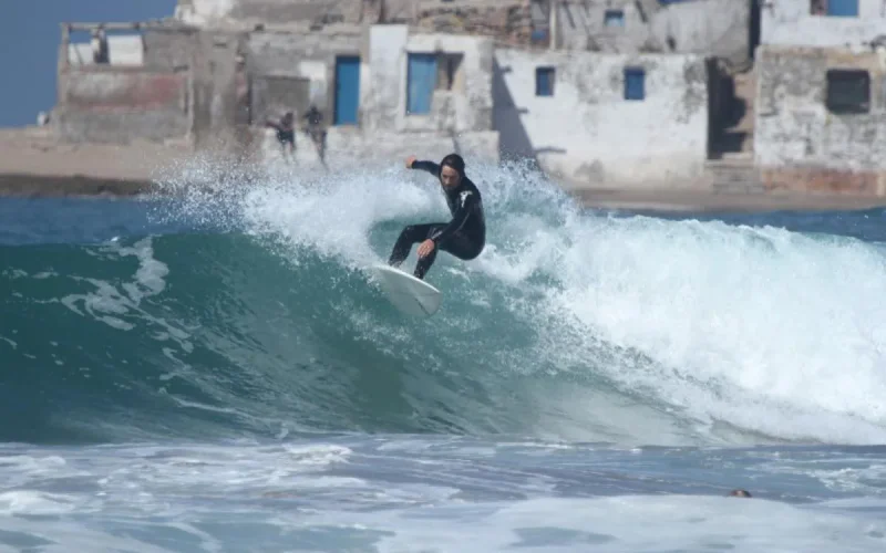 Maroc, paradis des surfeurs (vidéo)