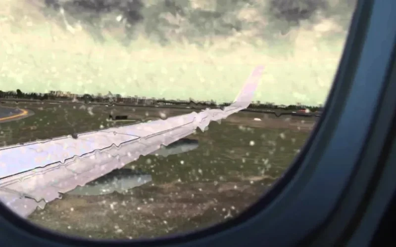 Un avion en partance à Agadir atterrit d'urgence après avoir été touché par la foudre