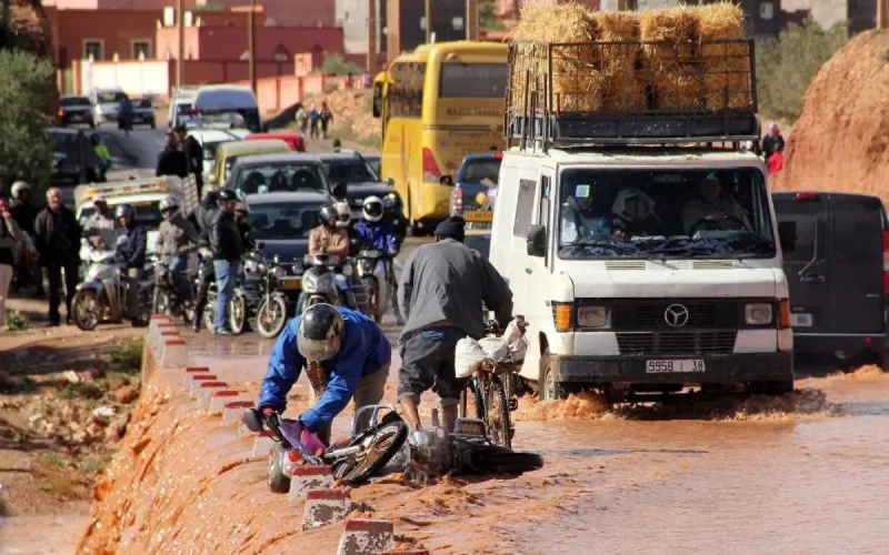 Maroc : des routes coupées à cause de la pluie (vidéo)